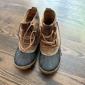 Lightly worn Sorel ankle boots